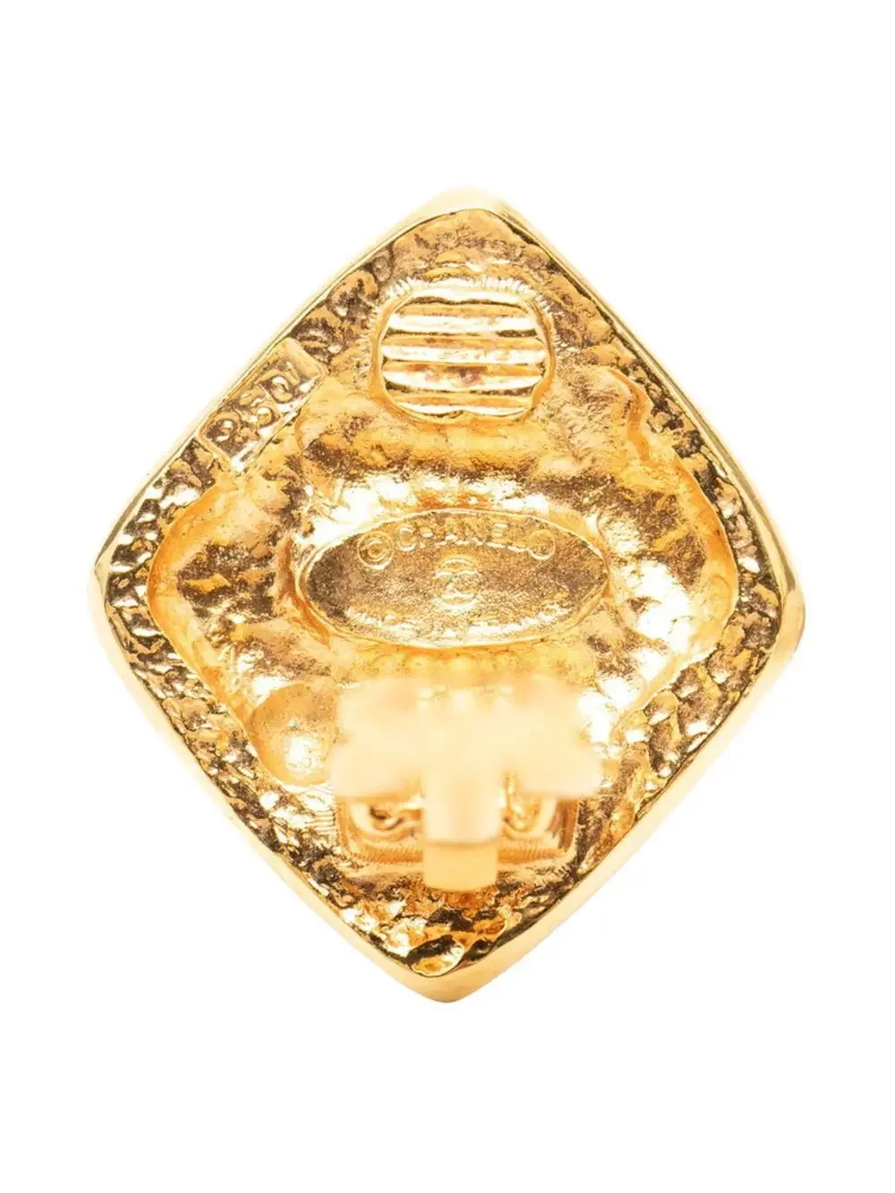 CHANEL elevate your